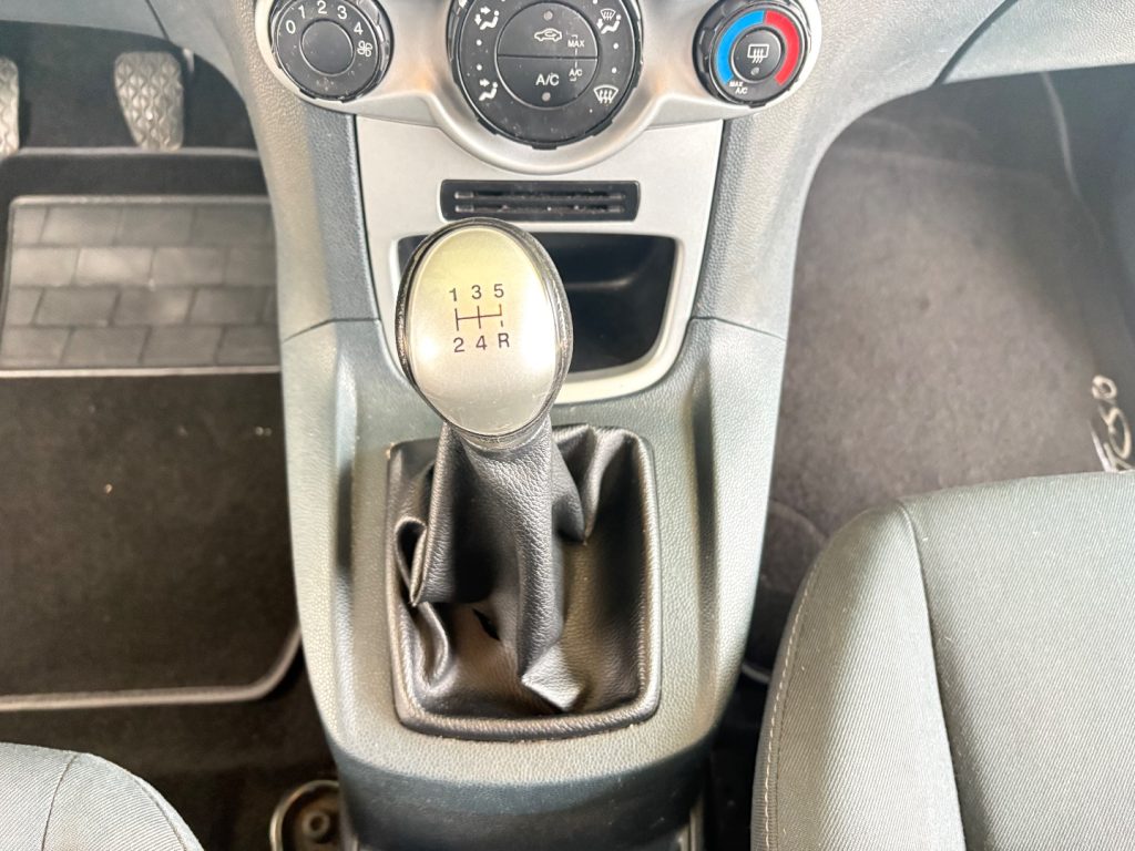 FORD Fiesta 1.4 TDCi 70CV 5 porte Titanium OK NEOPATENTATI - 29