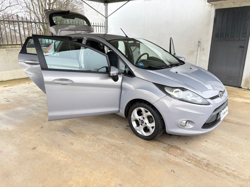 FORD Fiesta 1.4 TDCi 70CV 5 porte Titanium OK NEOPATENTATI - 34