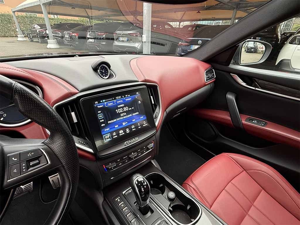MASERATI Ghibli GRANSPORT TELECAMERA 360° CERCHI DA 20 CARPLAY - 16
