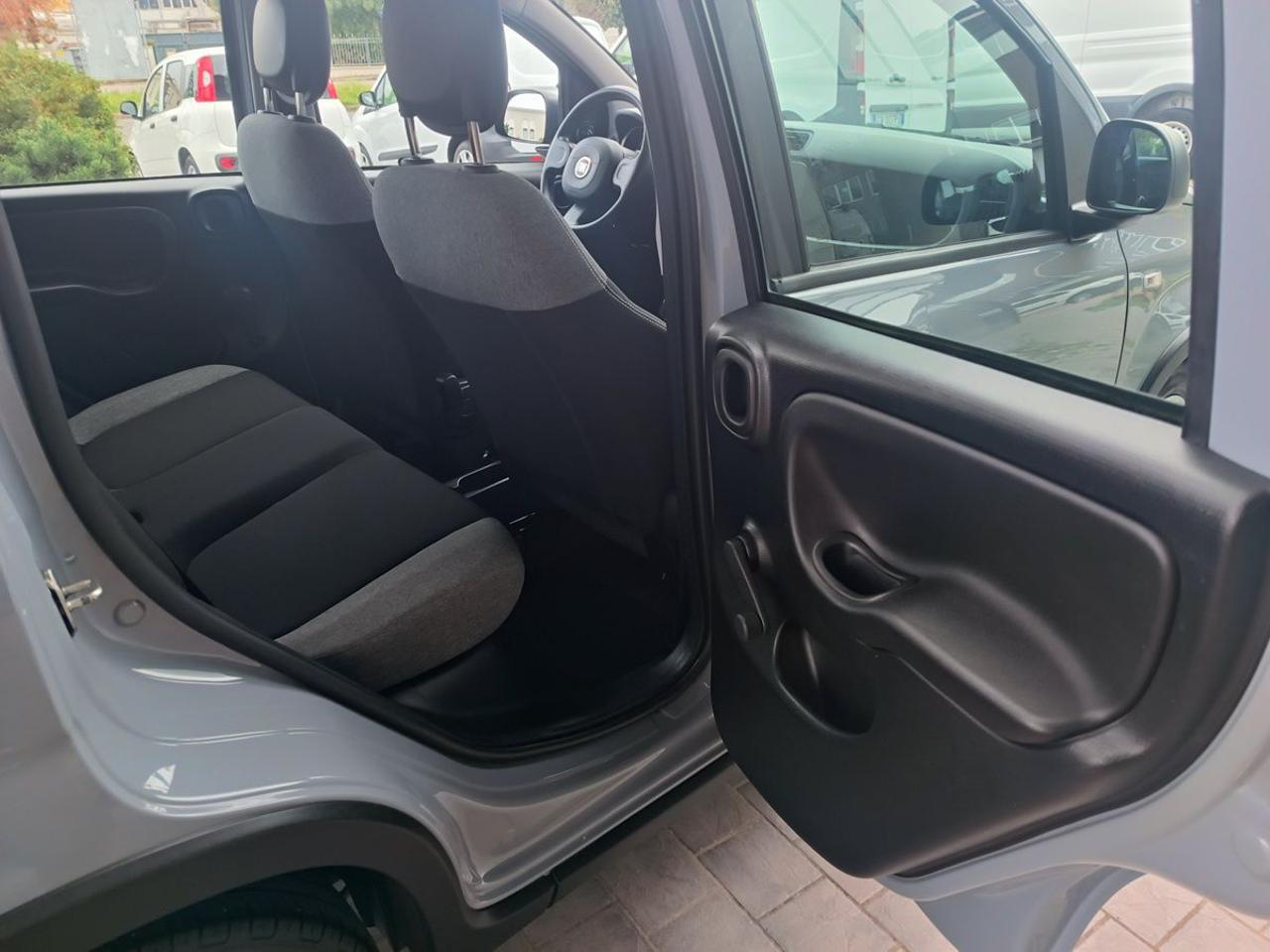 FIAT Panda 1.0 FireFly S&S Hybrid - 11