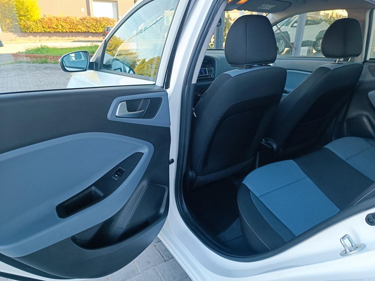 HYUNDAI i20 1.2 84 CV 5 porte Comfort - 9