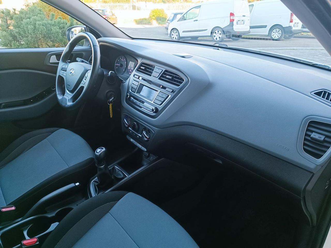 HYUNDAI i20 1.2 84 CV 5 porte Comfort - 16