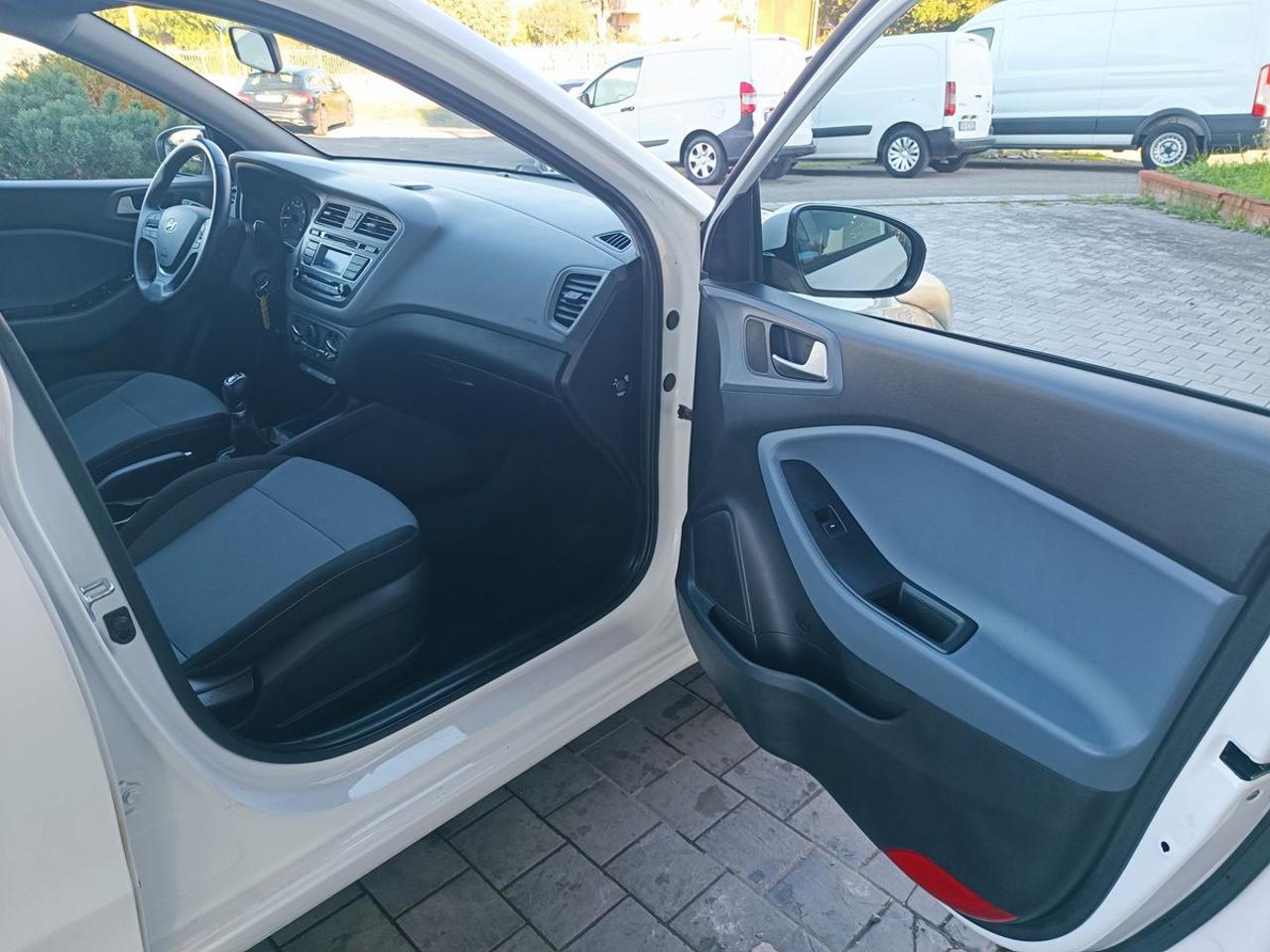 HYUNDAI i20 1.2 84 CV 5 porte Comfort - 17