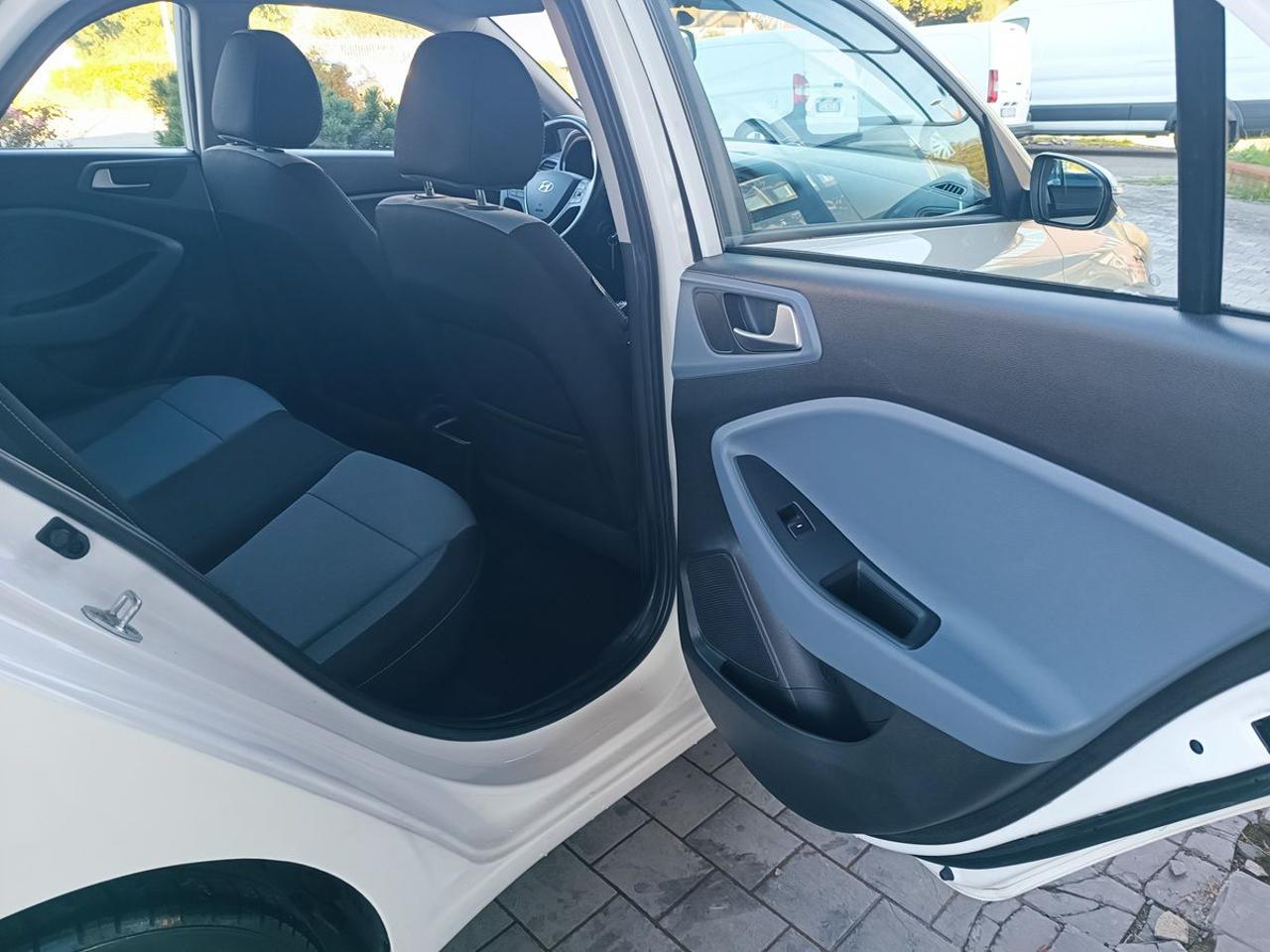 HYUNDAI i20 1.2 84 CV 5 porte Comfort - 14