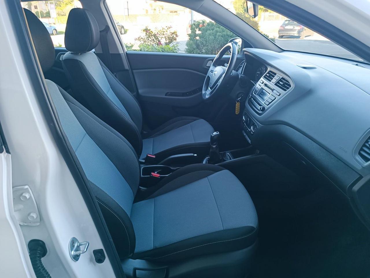 HYUNDAI i20 1.2 84 CV 5 porte Comfort - 15