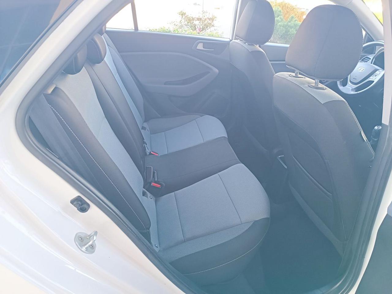 HYUNDAI i20 1.2 84 CV 5 porte Comfort - 13