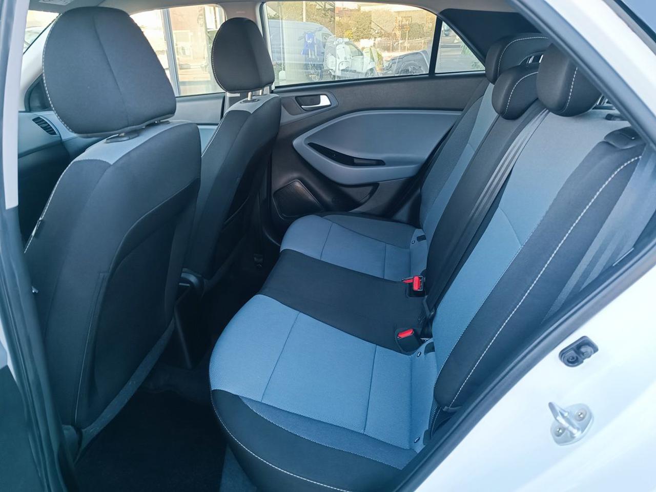 HYUNDAI i20 1.2 84 CV 5 porte Comfort - 10