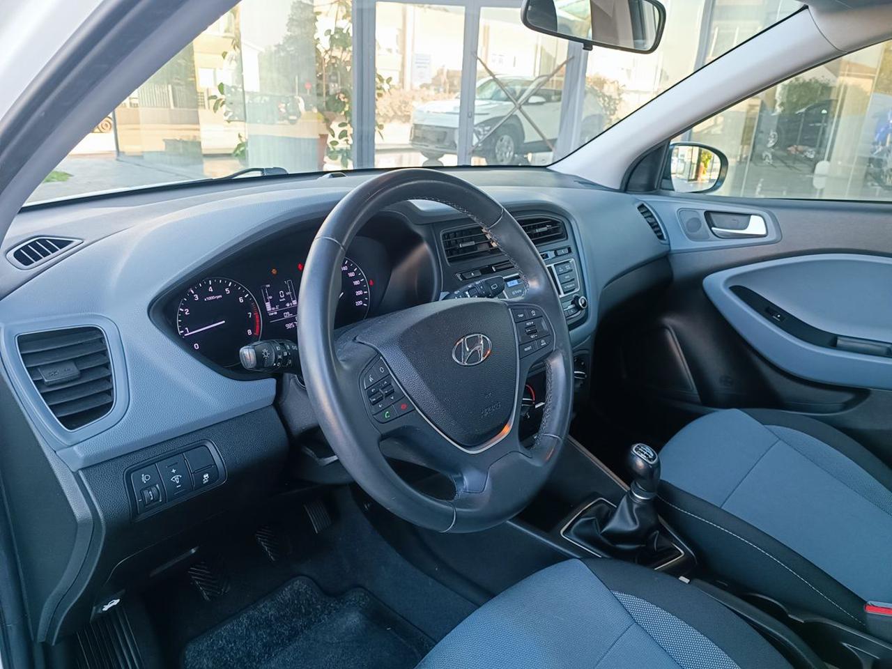 HYUNDAI i20 1.2 84 CV 5 porte Comfort - 6