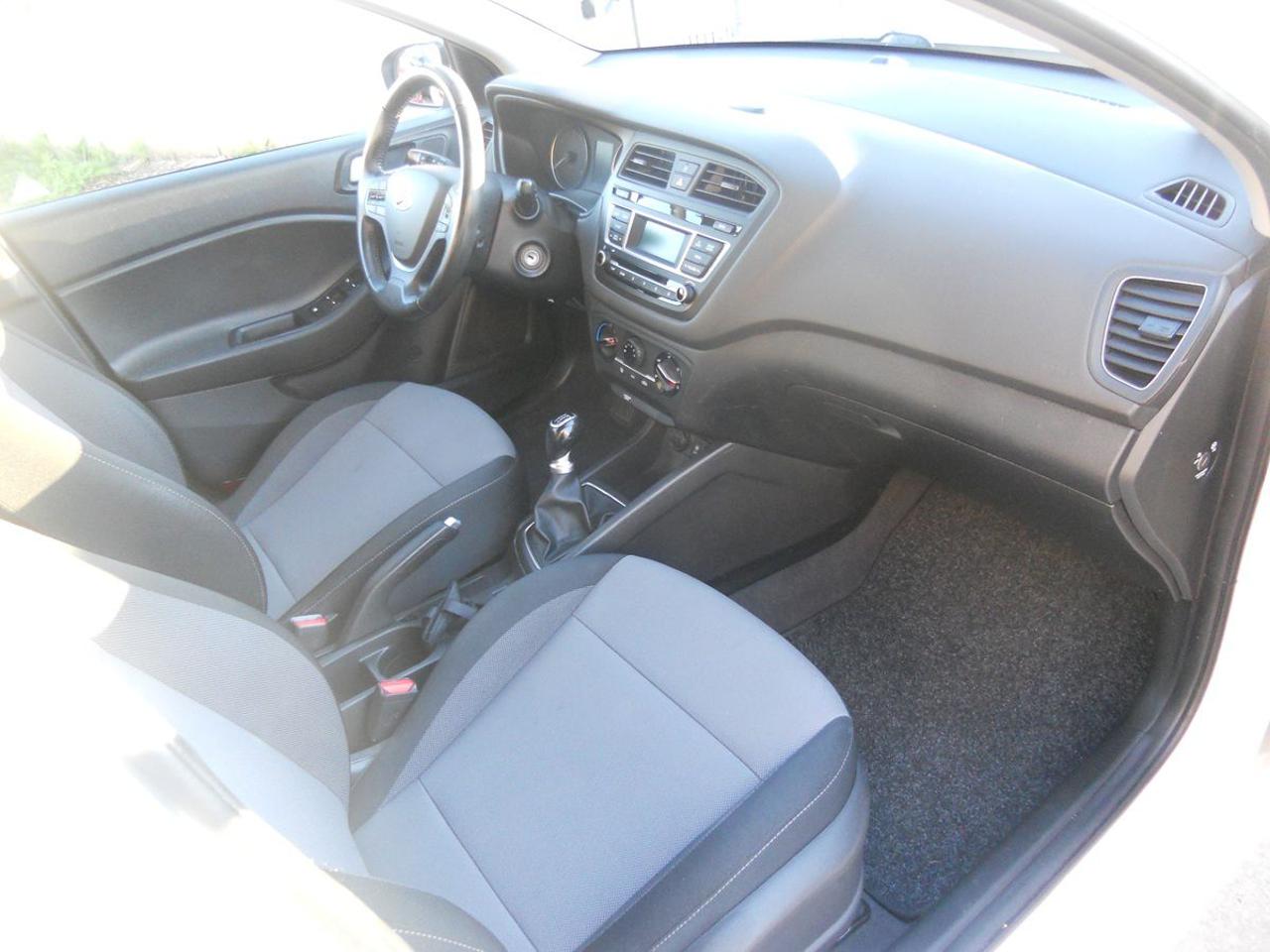 HYUNDAI i20 1.2 84 CV 5 porte Econext Comfort - 10