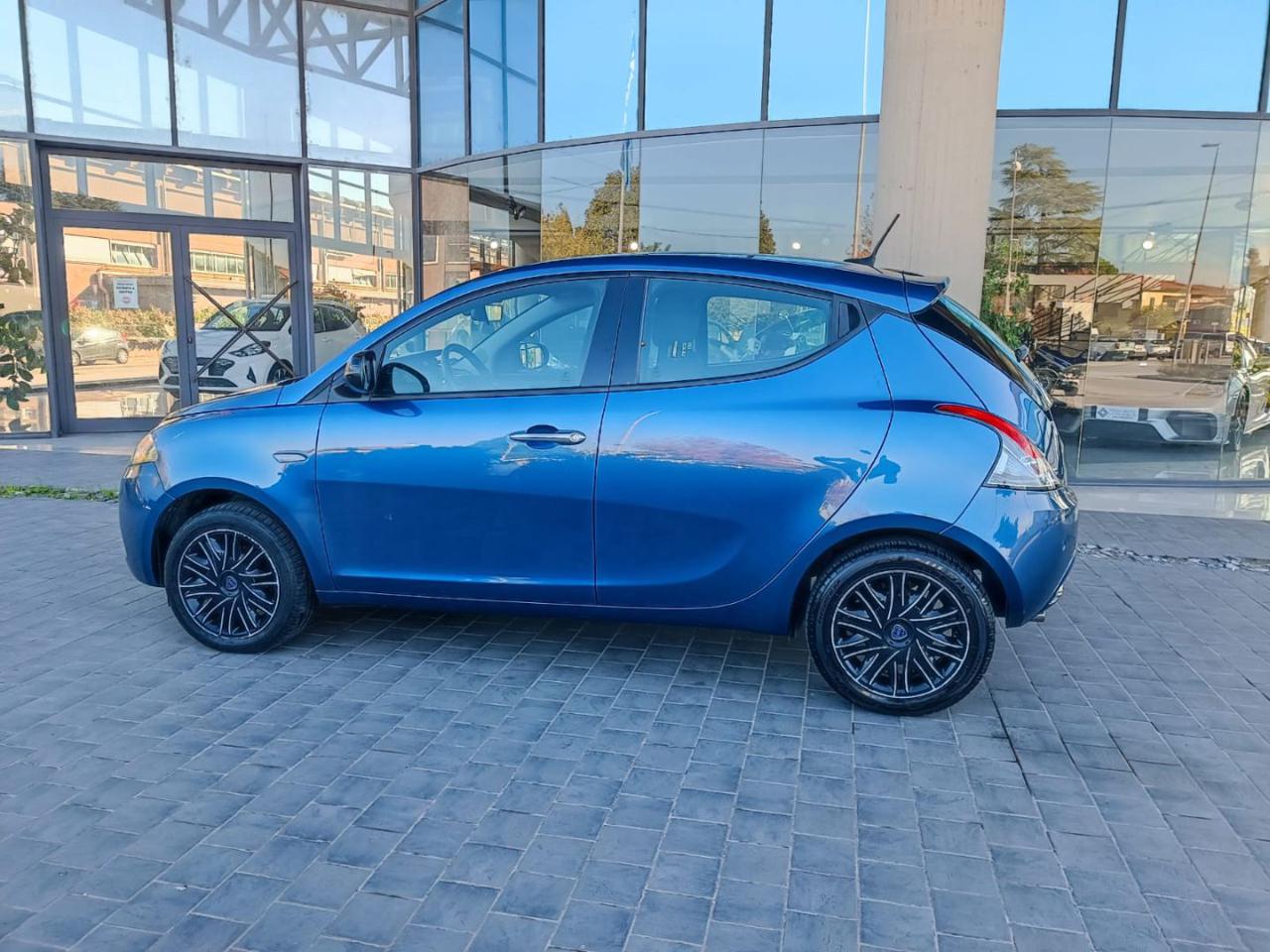 LANCIA Ypsilon 1.0 FireFly 5 porte S&S Hybrid Gold - 2