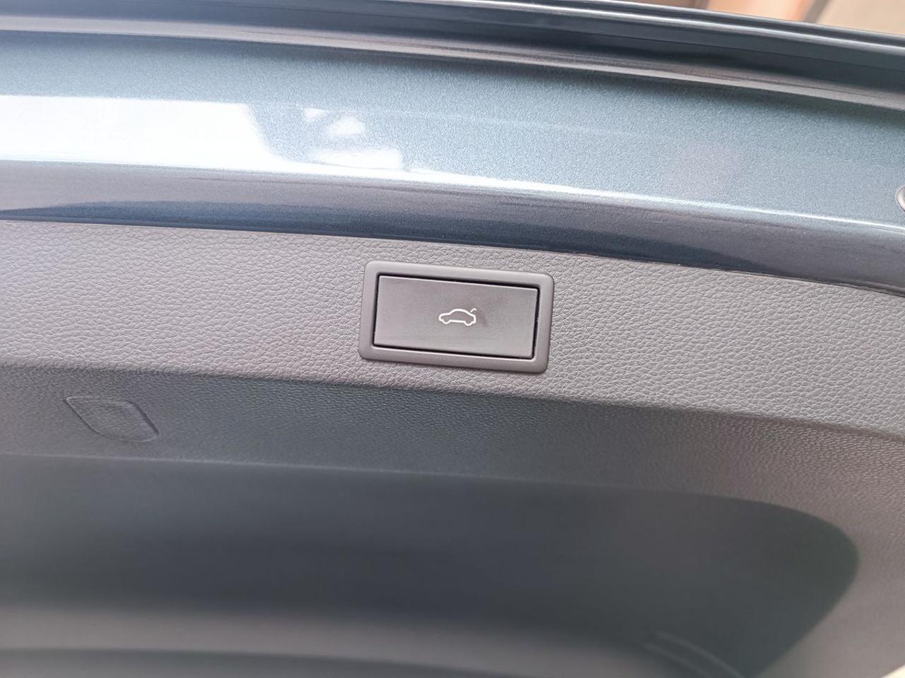 SKODA Karoq 2.0 TDI EVO SCR 115 CV DSG Executive - 25