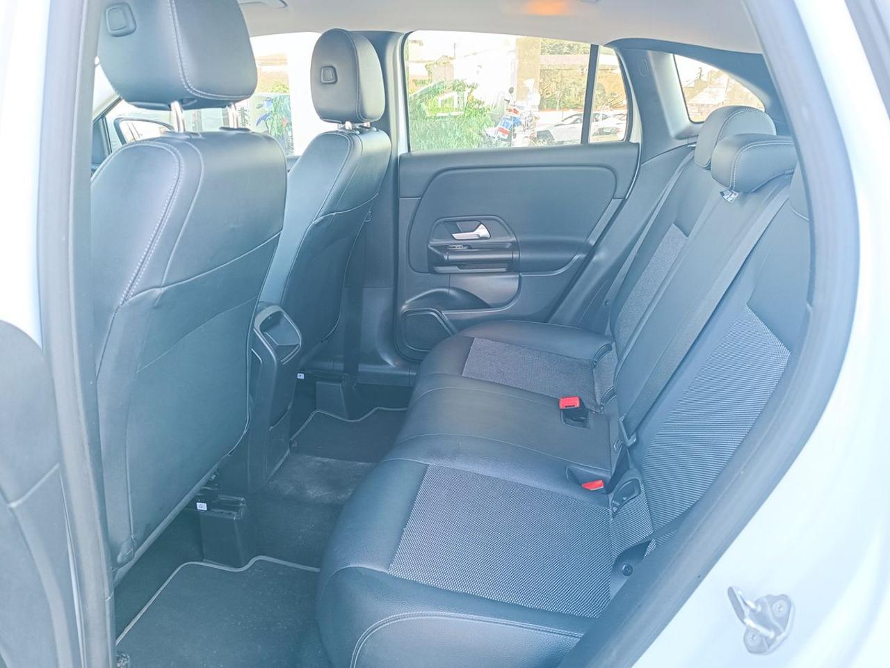 MERCEDES-BENZ GLA 180 d Automatic Business Extra - 8