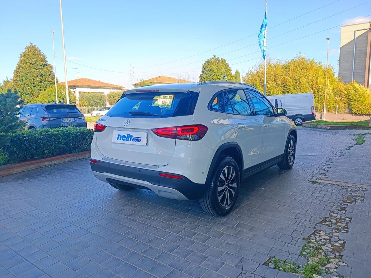 MERCEDES-BENZ GLA 180 d Automatic Business Extra - 24