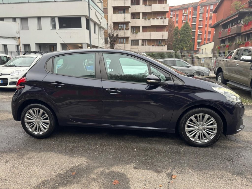 PEUGEOT 208 1° serie PureTech 82 5 porte Allure - 4