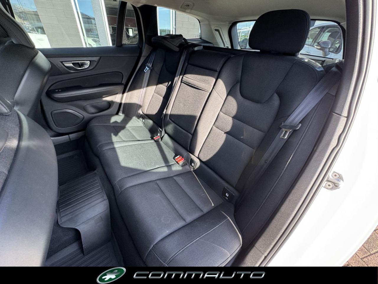 VOLVO V60 D3 AWD Geartronic Momentum - 23