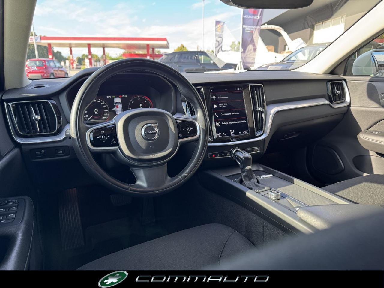 VOLVO V60 D3 AWD Geartronic Momentum - 24