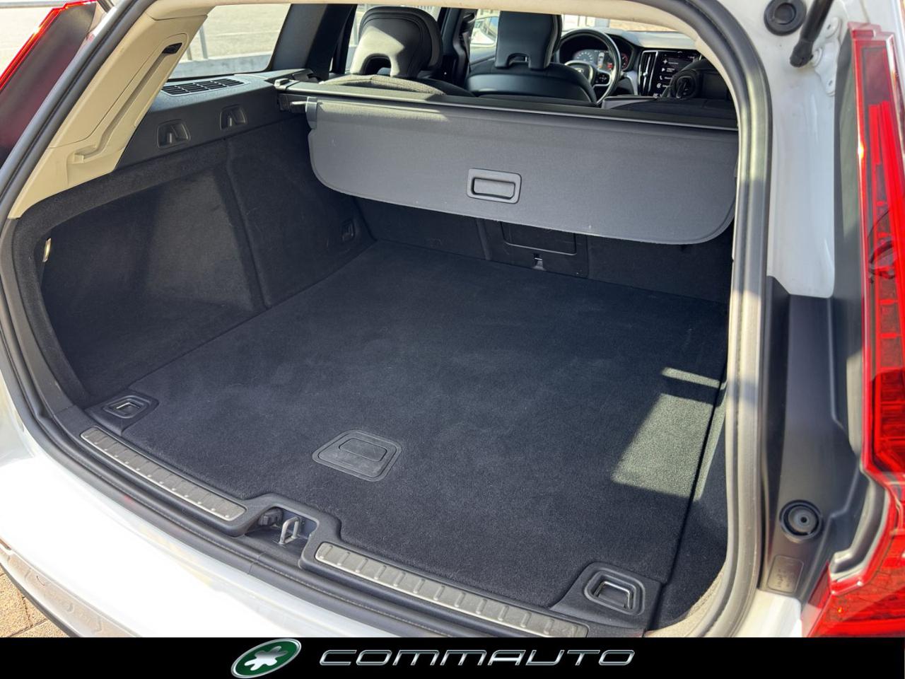 VOLVO V60 D3 AWD Geartronic Momentum - 26