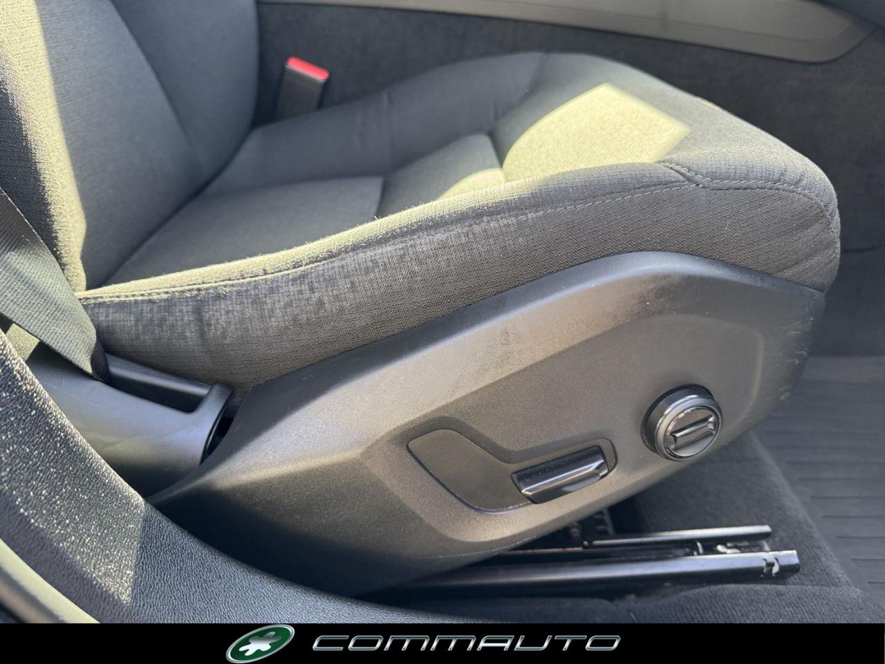 VOLVO V60 D3 AWD Geartronic Momentum - 28