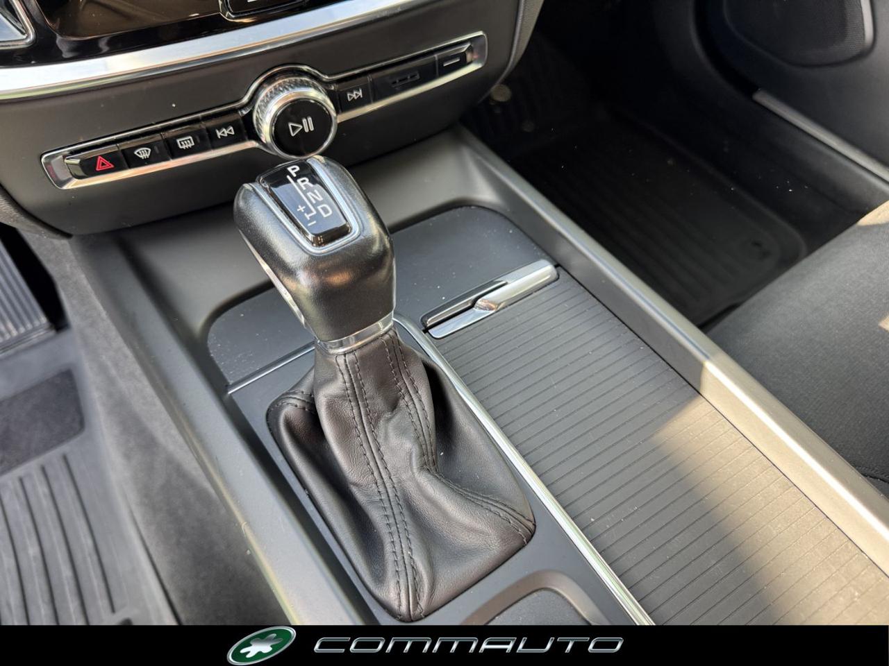 VOLVO V60 D3 AWD Geartronic Momentum - 19