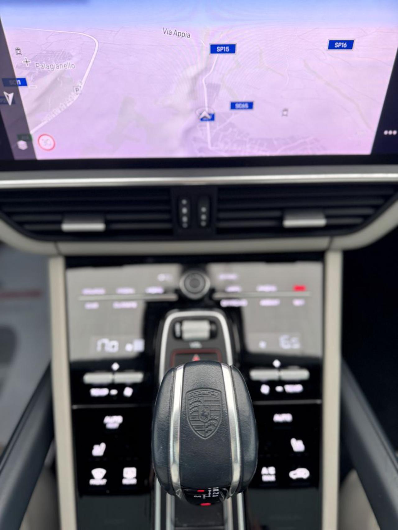 PORSCHE Cayenne Coupé 3.0 V6 Platinum Edition (66.900 km-Unipr.) - 28