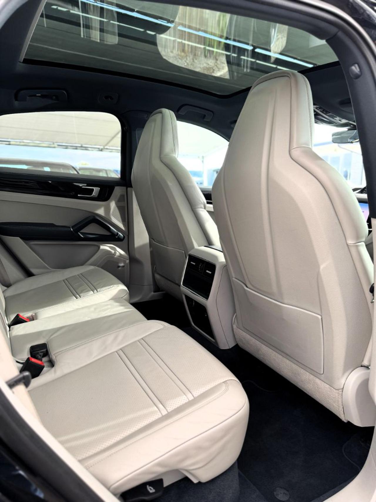 PORSCHE Cayenne Coupé 3.0 V6 Platinum Edition (66.900 km-Unipr.) - 30