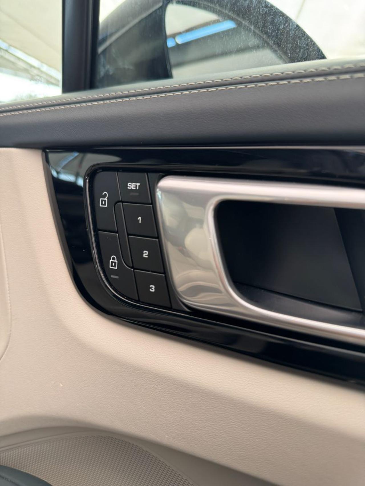 PORSCHE Cayenne Coupé 3.0 V6 Platinum Edition (66.900 km-Unipr.) - 33