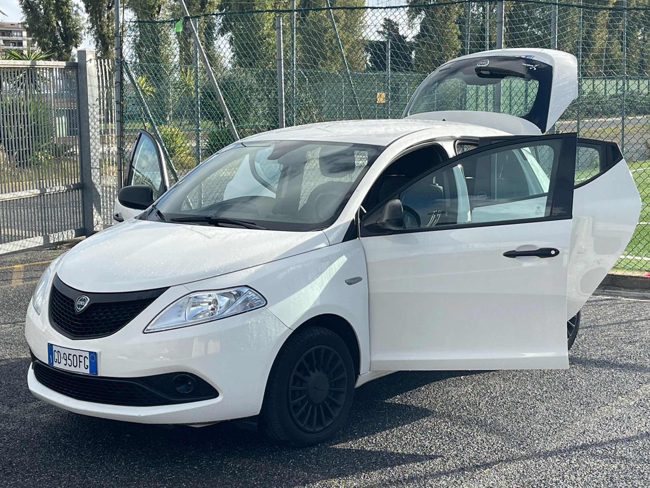 LANCIA Ypsilon 1.0 FireFly 5 porte S&S Hybrid Ecochic Silver - 19
