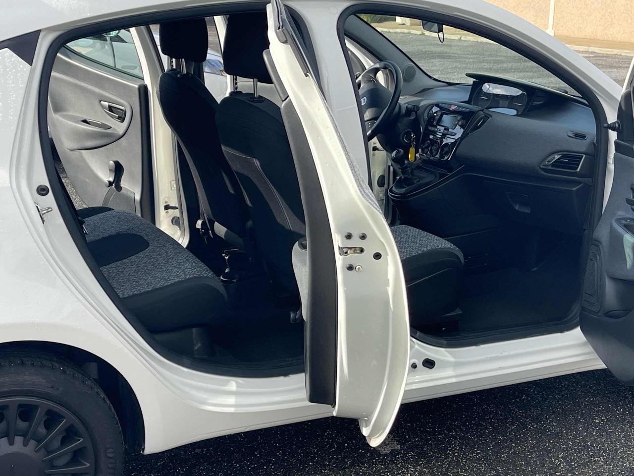 LANCIA Ypsilon 1.0 FireFly 5 porte S&S Hybrid Ecochic Silver - 24