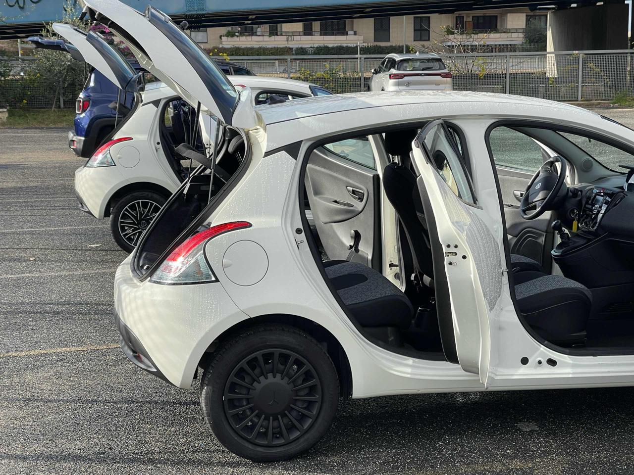 LANCIA Ypsilon 1.0 FireFly 5 porte S&S Hybrid Ecochic Silver - 23