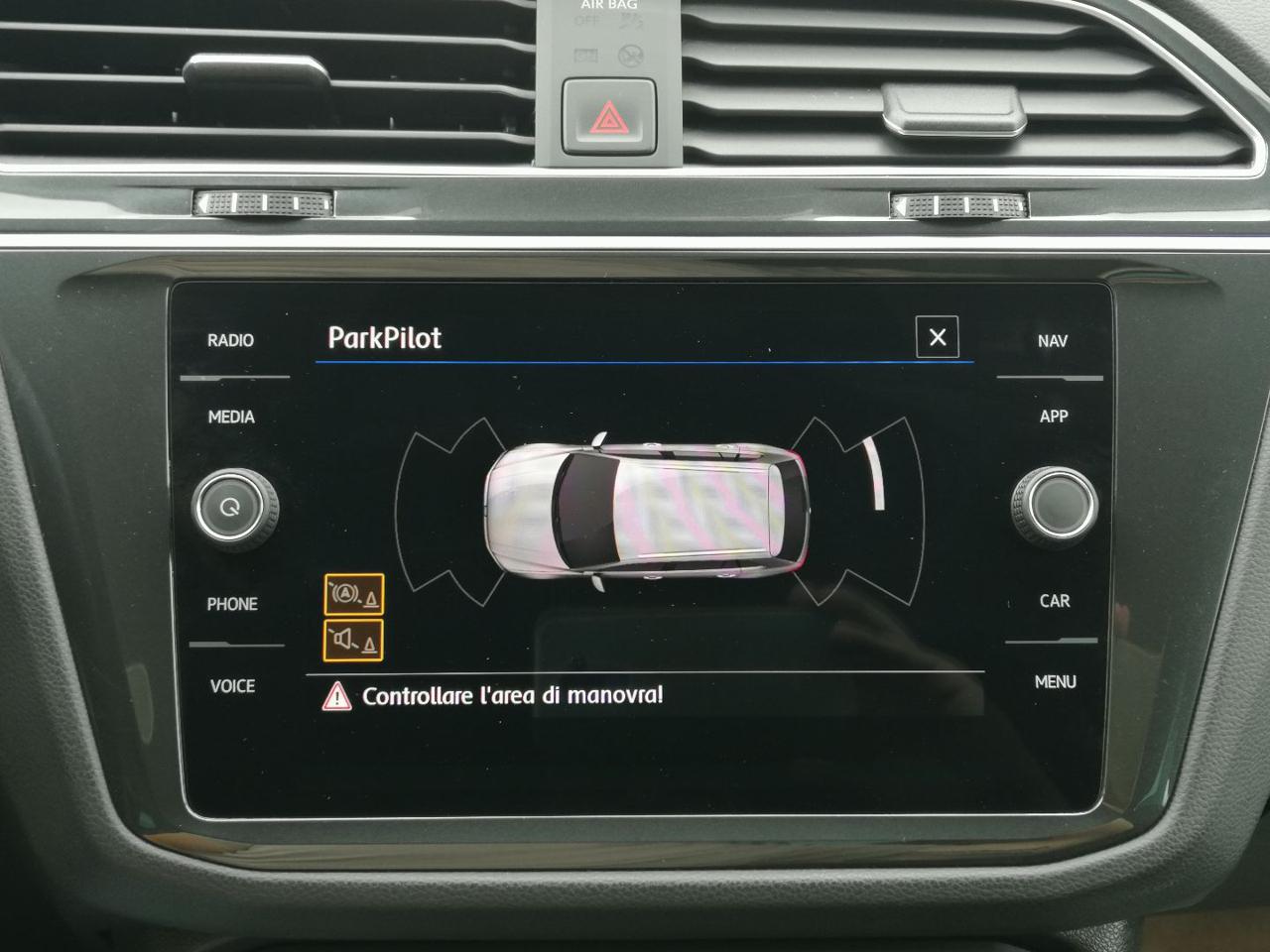 VOLKSWAGEN Tiguan 2.0 TDI SCR DSG Business BlueMotion Technology - 16