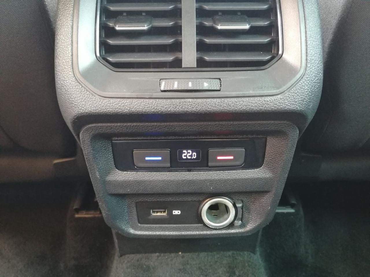 VOLKSWAGEN Tiguan 2.0 TDI SCR DSG Business BlueMotion Technology - 19