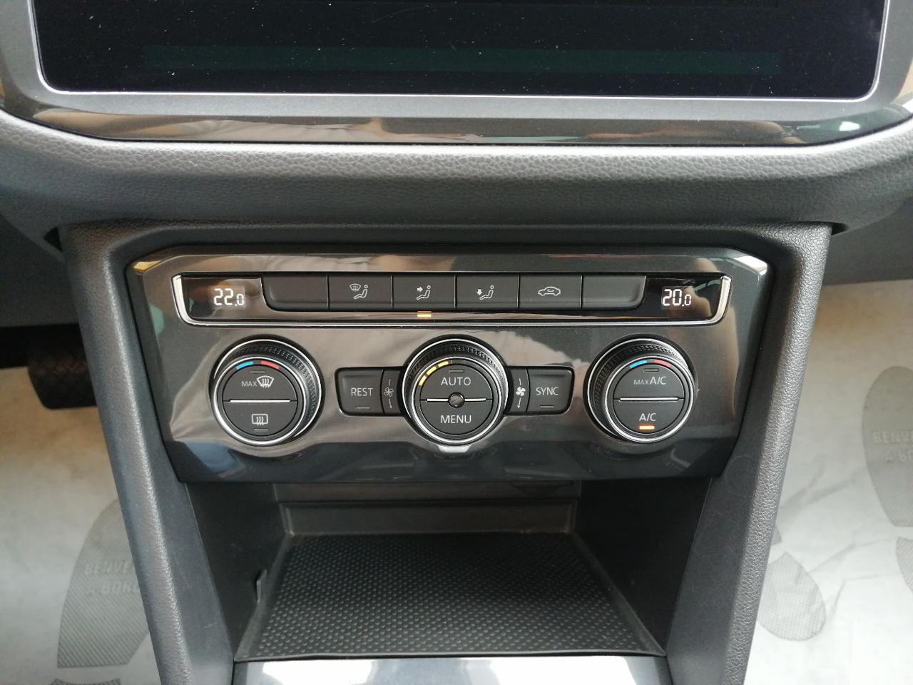 VOLKSWAGEN Tiguan 2.0 TDI SCR DSG Business BlueMotion Technology - 17