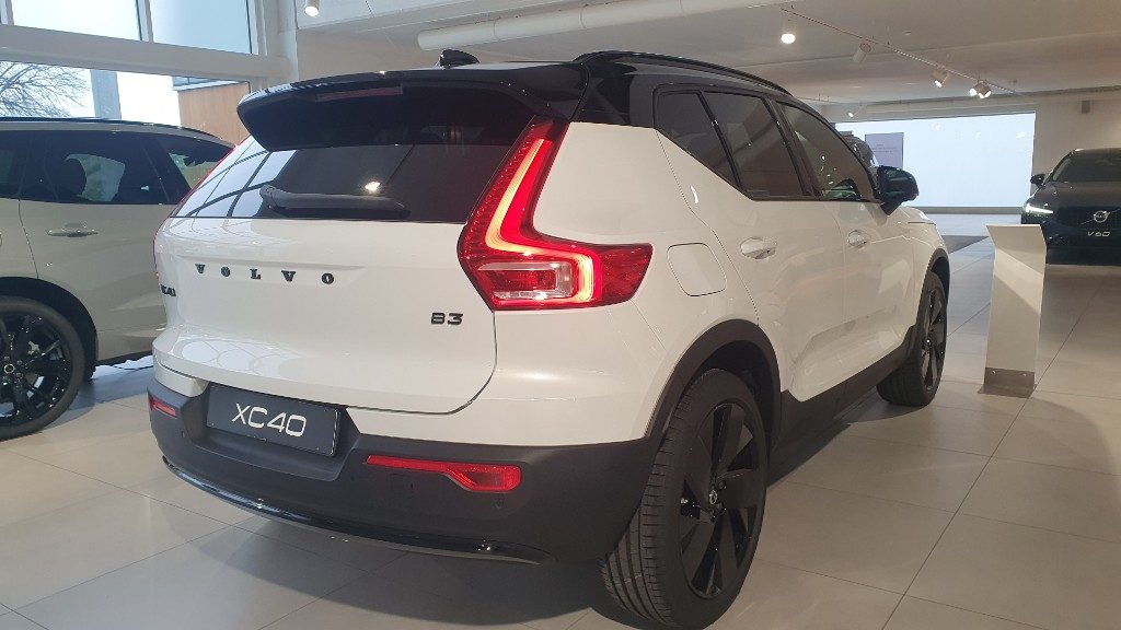 VOLVO XC40 B3 automatico Plus Black Edition - Foto 2