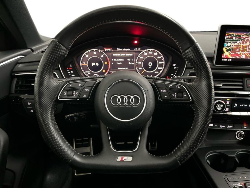 AUDI A4 Avant 40 TDI quattro S tronic S-Line - 11