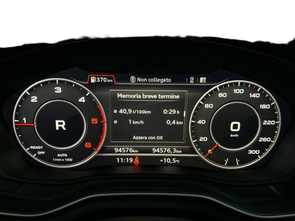 AUDI A4 Avant 40 TDI quattro S tronic S-Line - 8