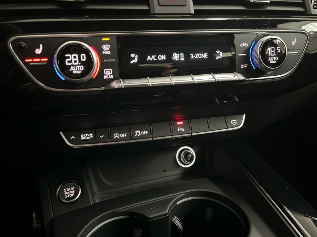 AUDI A4 Avant 40 TDI quattro S tronic S-Line - 14