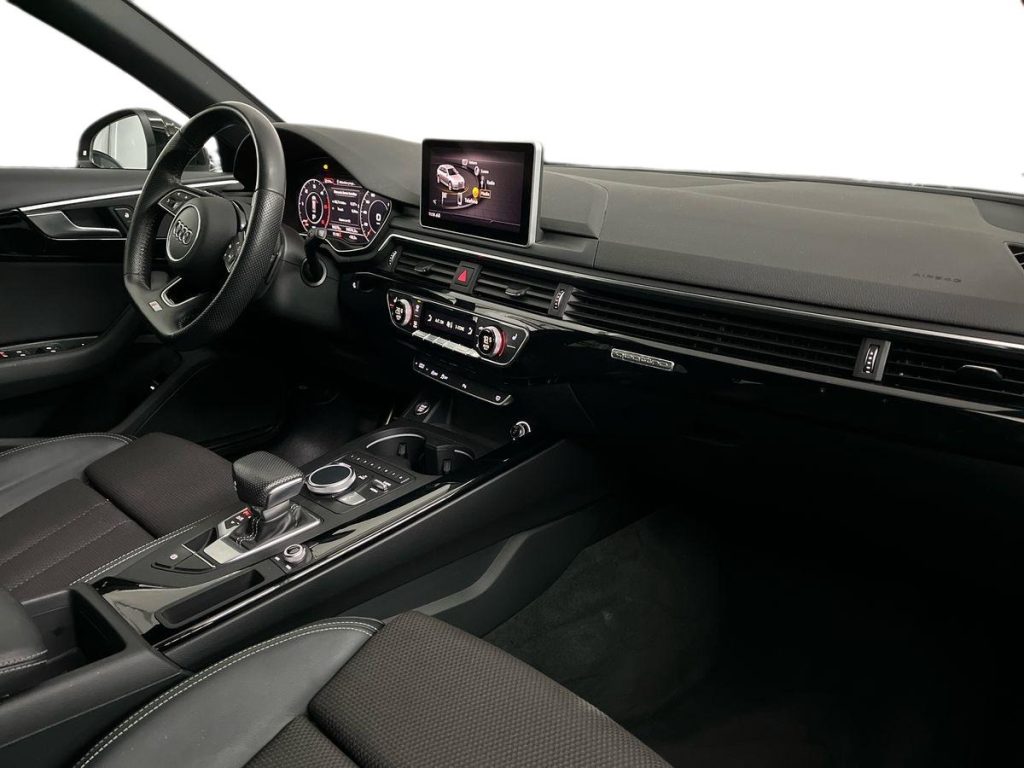 AUDI A4 Avant 40 TDI quattro S tronic S-Line - 16