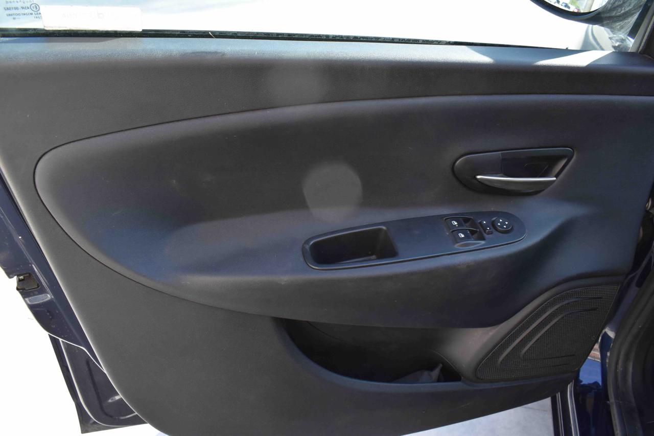 LANCIA Ypsilon 1.2 69 CV 5 porte GPL - 5