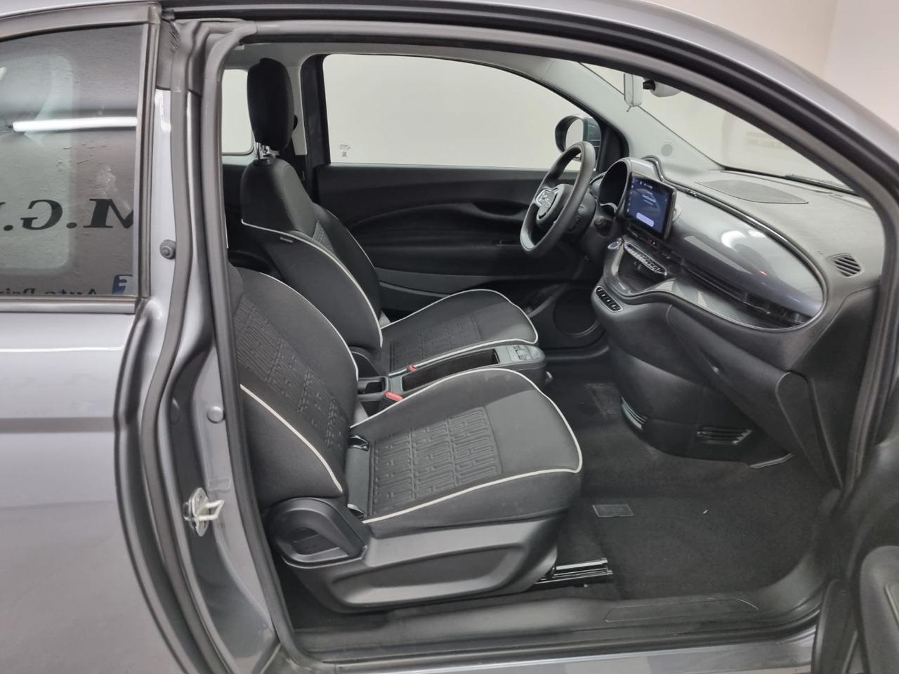 FIAT 500e 3+1 42 kWh La Prima - 8