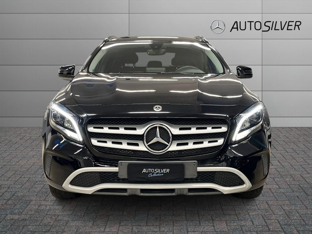 MERCEDES-BENZ GLA 180 Business - 3