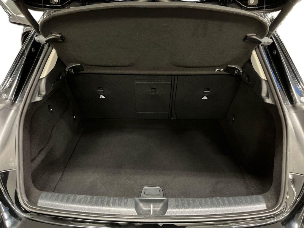 MERCEDES-BENZ GLA 180 Business - 13