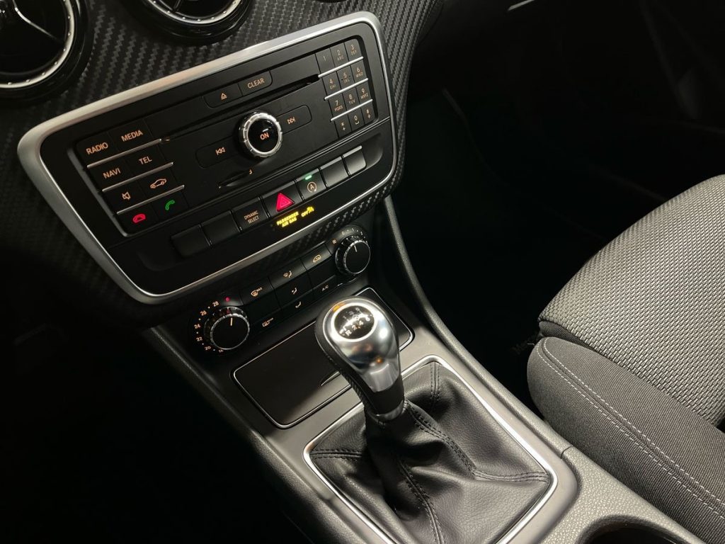 MERCEDES-BENZ GLA 180 Business - 14