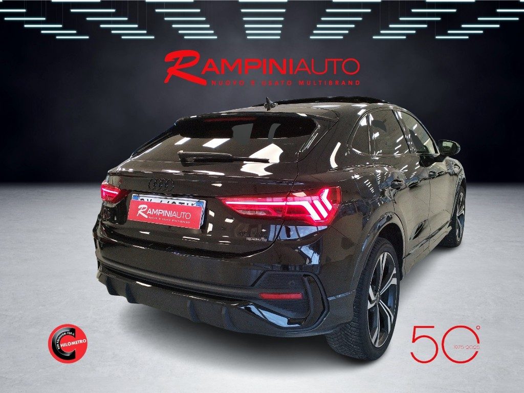 AUDI Q3 SPB 40 TDI quattro S tronic Identity Black - 9