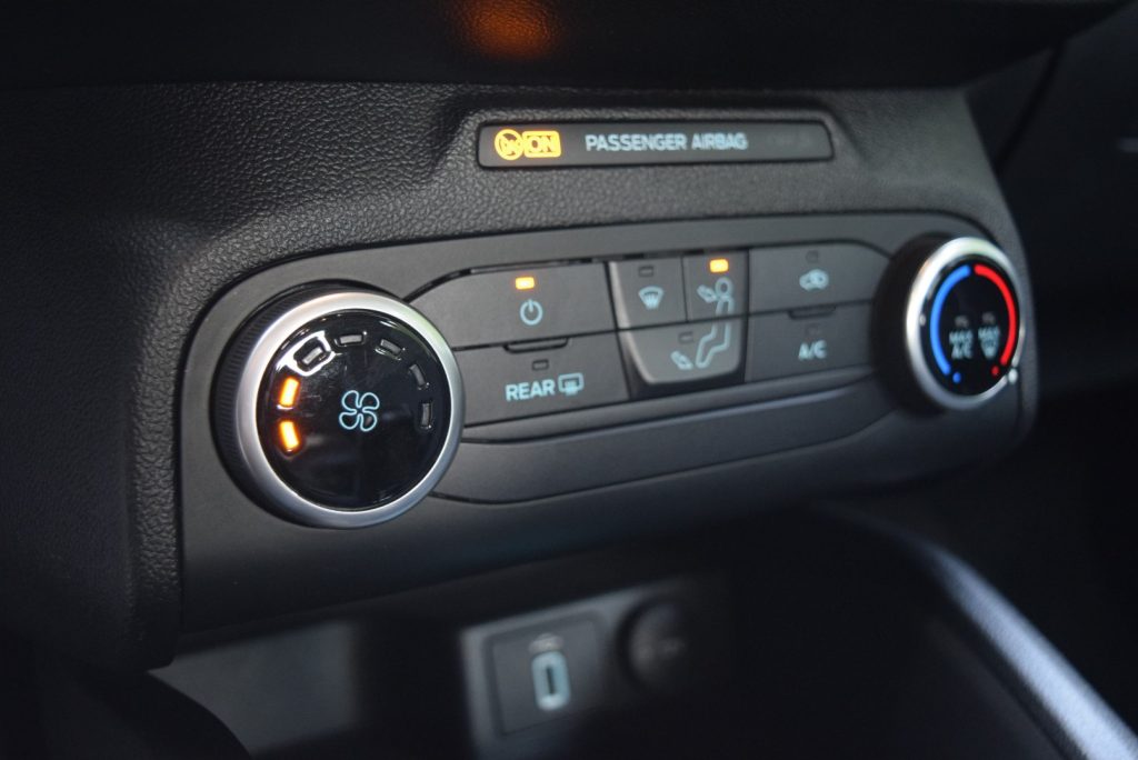 FORD Focus 1.0 EcoBoost 5pt Business 100 CV - 23