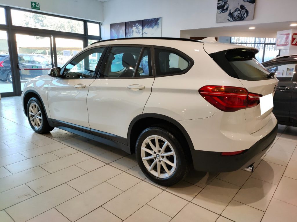 BMW X1 S Drive 16d Business Sport Navi Park Assist - 6