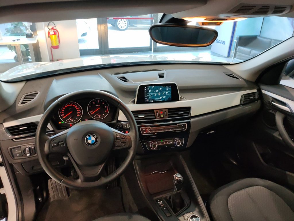 BMW X1 S Drive 16d Business Sport Navi Park Assist - 7
