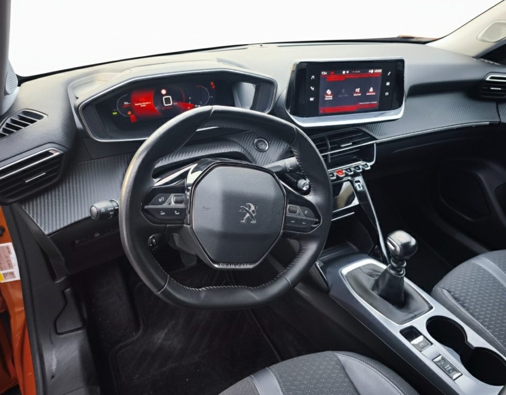 PEUGEOT 2008 PureTech 130 S&S Allure Navi Pack - 8