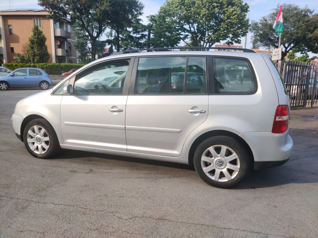 VOLKSWAGEN Touran 1.9TDI 105CV Highline Touch Bluethoot Neopatentati - 6