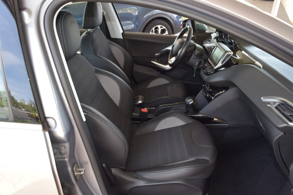 PEUGEOT 2008 1.2 PureTech Turbo Allure EAT6 S&S 131CV - 23