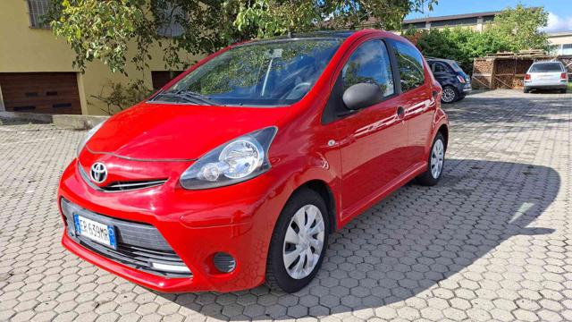 TOYOTA Aygo Rosso pastello